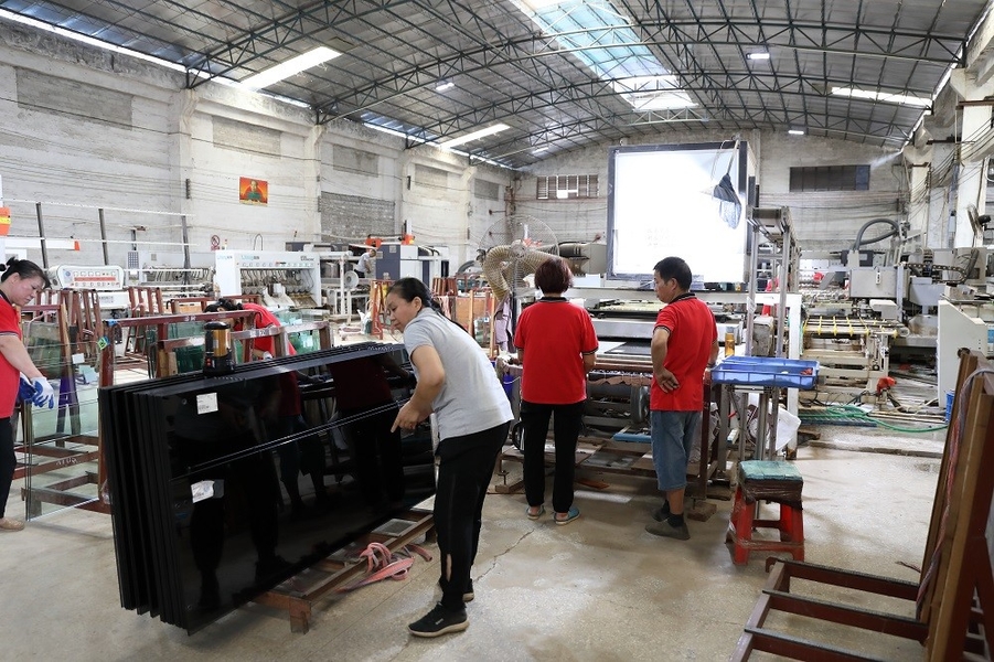 foshan nanhai ruixin glass co., ltd dây chuyền sản xuất của nhà sản xuất